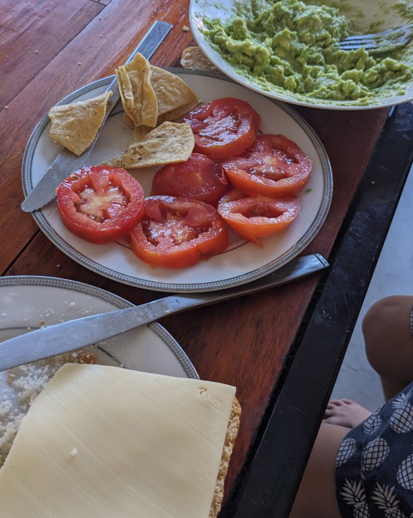 snacks-und-essen-kinder-mexiko Selbst kochen in Mexiko - Tomaten, Guacamole und Käse