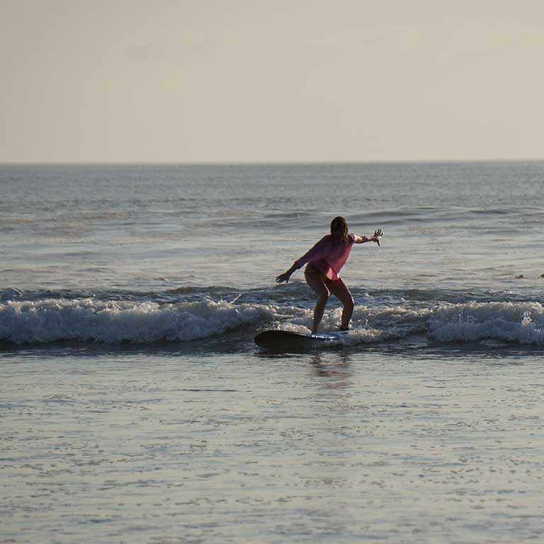 Das erste Mal Surfen in Kuta auf Bali