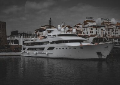 Yacht im Hafen von Puerto Banus